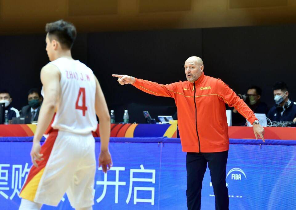 而苏州河南岸即是公关租界，对于身处其中的国内外民众来说，这场四天四夜的战斗无异于一次;现场直播